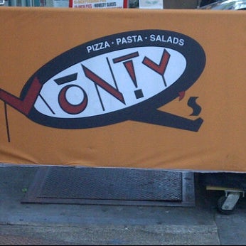 Photo taken at MontyQ&#39;s Brick Oven Pizza by Ray M. on 8/29/2011