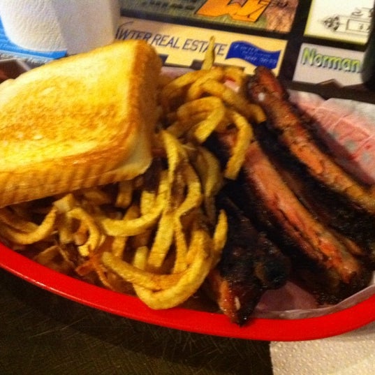 Photo taken at Van&#39;s Pig Stand - Norman by Steve D. on 3/24/2011