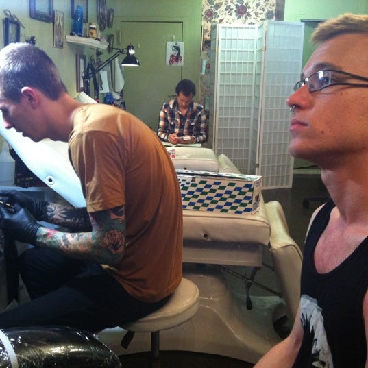 6/12/2012にPhoebe K.がWhite Rabbit Tattooで撮った写真