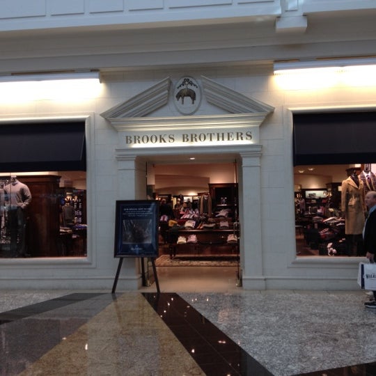 Brooks Brothers Clothing Store in Polaris