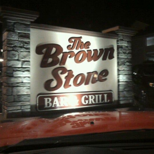Photo taken at The Brown Stone Bar &amp; Grill by Tommy ♓️🚗💨🚓 on 11/5/2011