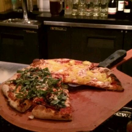 10/24/2011にMick J.がCoal Fire Pizzaで撮った写真