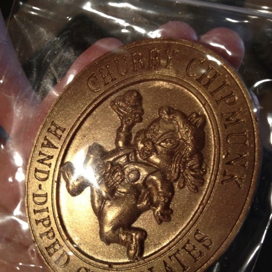 4/21/2012にChris N.がChubby Chipmunk Hand-Dipped Chocolatesで撮った写真