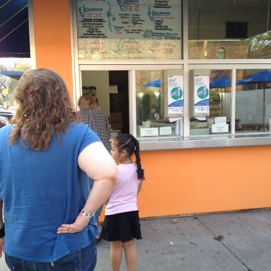 4/15/2012 tarihinde Shelley B.ziyaretçi tarafından Sweet Melissa&#39;s Ice Cream Shop'de çekilen fotoğraf