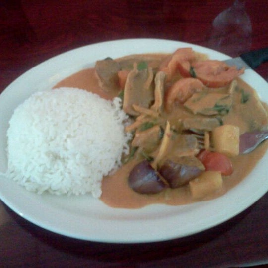 Photo taken at Wild Ginger Thai Cuisine by Gemarl P. on 8/26/2011