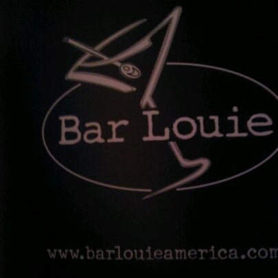 Foto tirada no(a) Bar Louie por Juan U em 5/28/2012