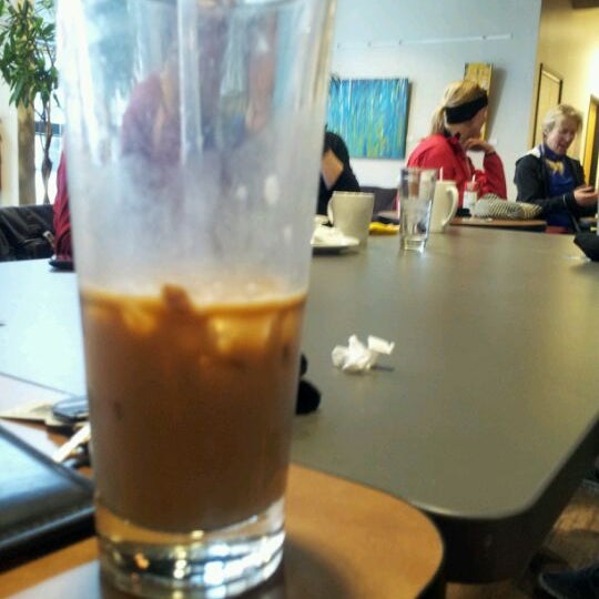 รูปภาพถ่ายที่ Overflow Coffee Bar โดย Eddie M. เมื่อ 2/4/2012