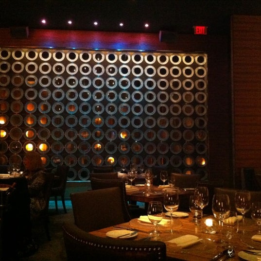 รูปภาพถ่ายที่ Cosmos Restaurant โดย Pablo L. เมื่อ 4/24/2012