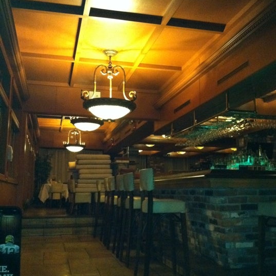Photo taken at 900 Park Restaurant by E E. on 9/9/2011