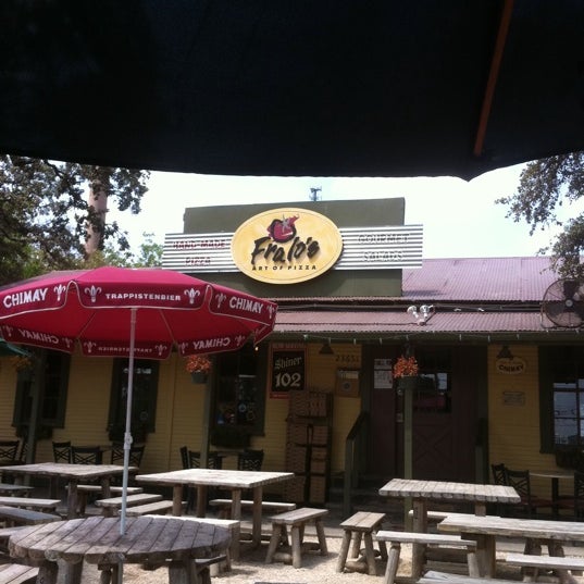 Foto diambil di Fralo&#39;s Pizza @Fralos oleh Genine G. pada 8/9/2011