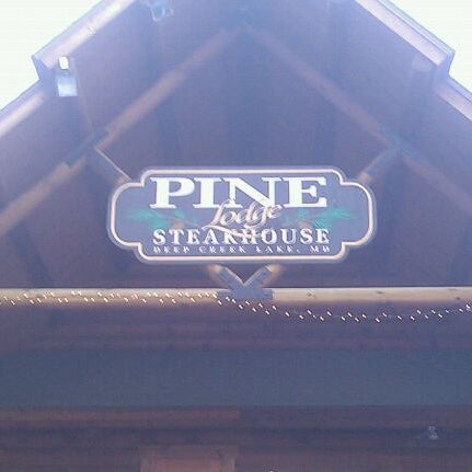 12/16/2011 tarihinde Bob C.ziyaretçi tarafından Pine Lodge Steakhouse'de çekilen fotoğraf