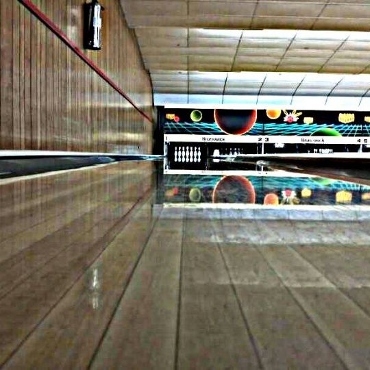 Photo taken at Bowl 360 Astoria by Randy S. on 3/1/2012