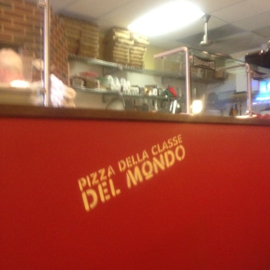 4/4/2012 tarihinde Alex M.ziyaretçi tarafından Hard Knox Pizzeria'de çekilen fotoğraf