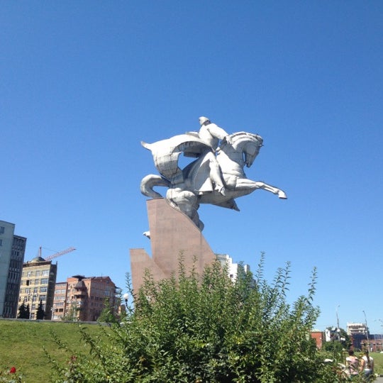 Памятник плиеву на кубе