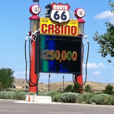 Das Foto wurde bei Route 66 Casino Hotel von Mayella V. am 7/29/2012 aufgenommen