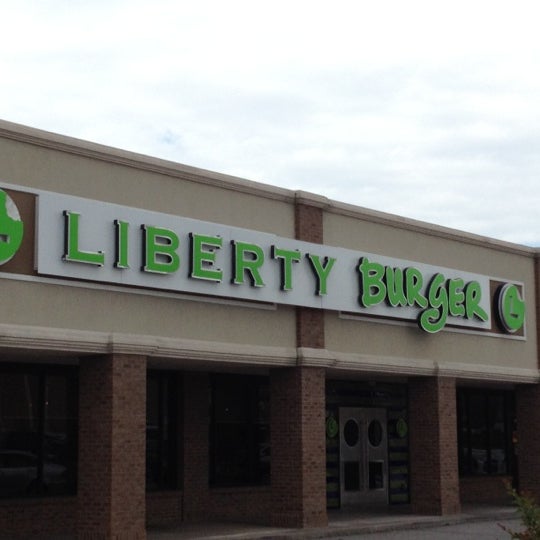 6/8/2012 tarihinde Sherif B.ziyaretçi tarafından Liberty Burger'de çekilen fotoğraf