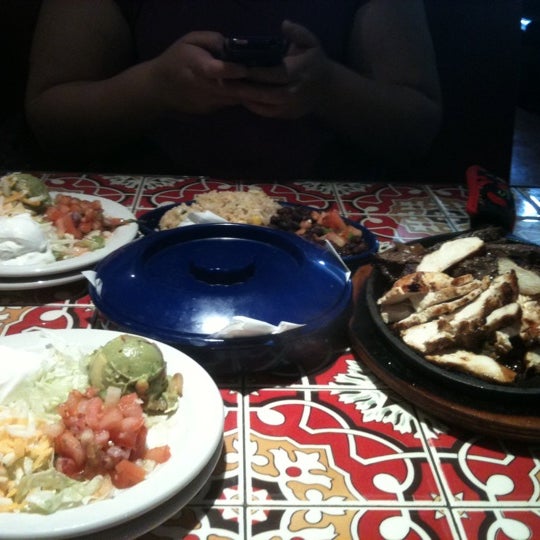 Photo taken at Chili&#39;s Grill &amp; Bar by Paula C. on 5/21/2012