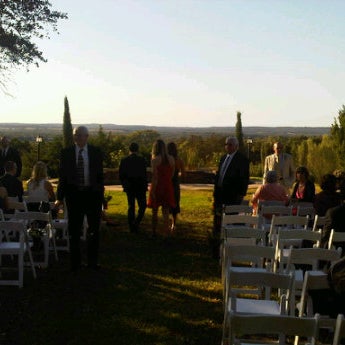 Foto scattata a The Lookout - Wedding and Events Venue da Jeana C. il 10/1/2011