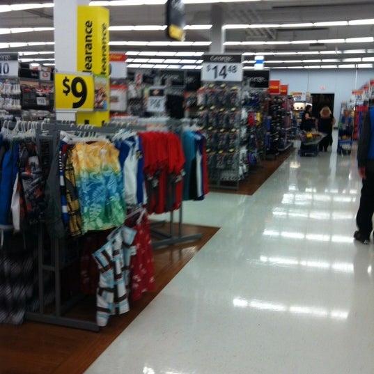 Foto diambil di Walmart oleh John C. pada 7/26/2012