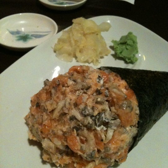 Das Foto wurde bei Sushi Temakeria Doo Doo von Alan F. am 12/30/2011 aufgenommen