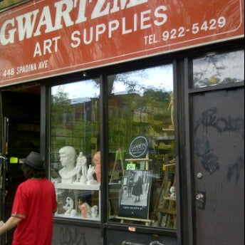 Foto tirada no(a) Gwartzman&#39;s Art Supplies por Will B. em 6/6/2012