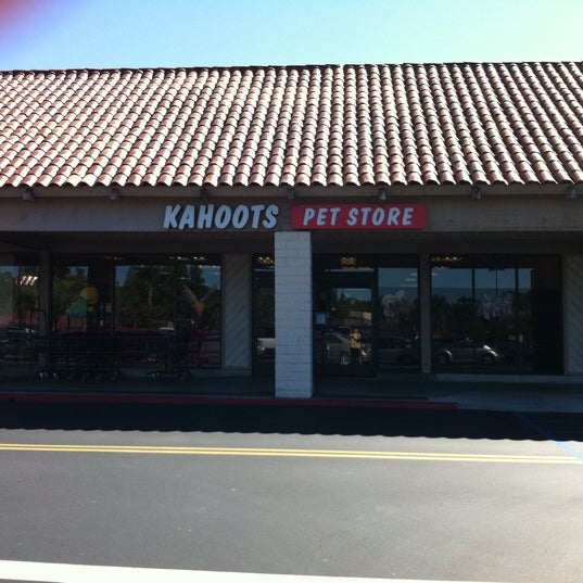 Kahoots Pet Supplies Store in San Diego