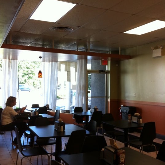 10/7/2011 tarihinde Dave K.ziyaretçi tarafından Jersey Girl Café'de çekilen fotoğraf