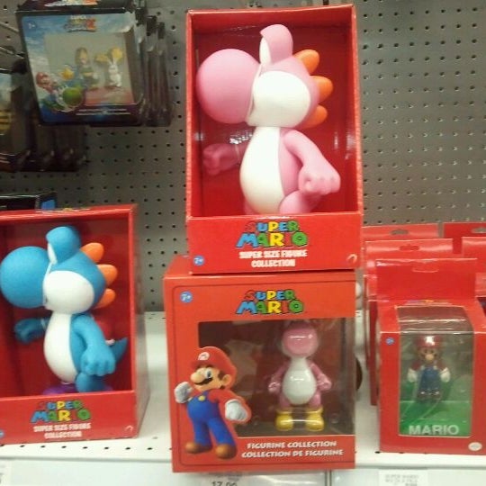 Photo taken at Toys"R"Us by Viktoria F. on 12/21/2011