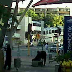 10/22/2011 tarihinde Tumi S.ziyaretçi tarafından Gautrain Rosebank Station'de çekilen fotoğraf