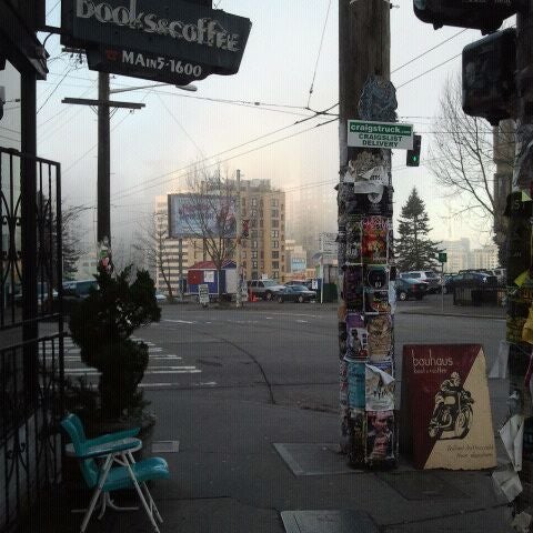 1/27/2012にDurwood G.がBauhaus Books &amp; Coffeeで撮った写真