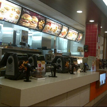 Foto tirada no(a) McDonald&#39;s por Anthony P. em 1/9/2012