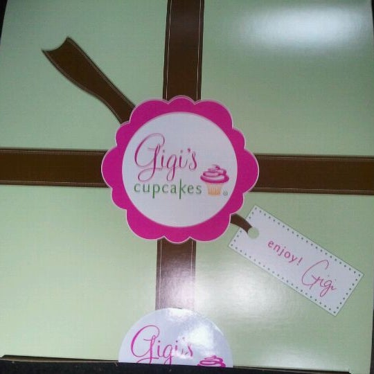 10/12/2011에 DM님이 Gigi&#39;s Cupcakes에서 찍은 사진