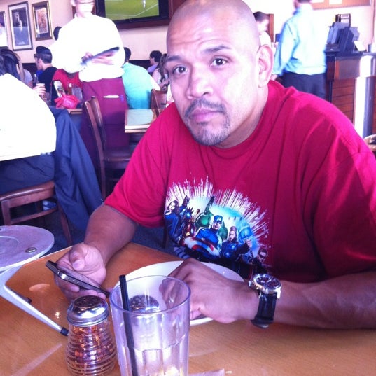 Foto tomada en BJ&#39;s Restaurant &amp; Brewhouse  por Don&#39;t waste precious time staying at home doing 💩 Live life Have Fun😍 el 6/16/2012