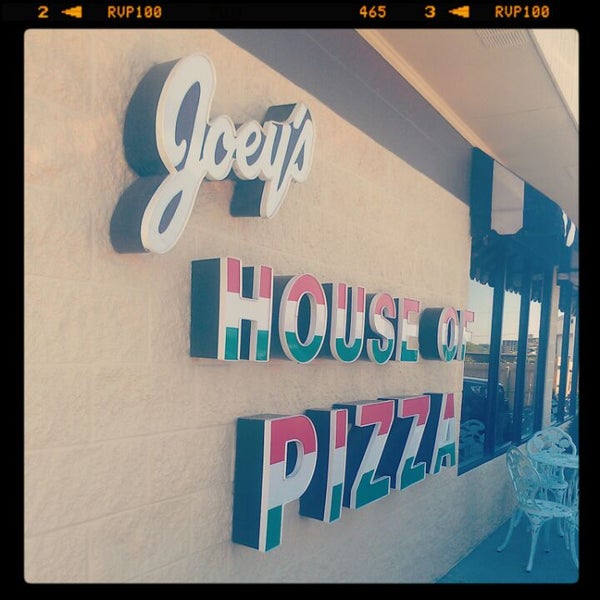 Foto tomada en Joey&#39;s House of Pizza  por Ricky G. el 4/6/2012