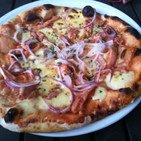 7/2/2011にSamantha E.がMia&#39;s Pizzasで撮った写真