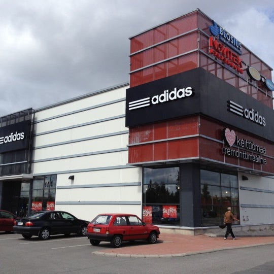 adidas san ysidro outlet