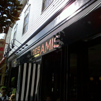 Foto diambil di Cafe des Amis oleh Rani M. pada 10/15/2011