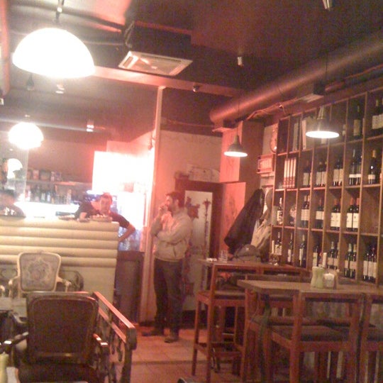 12/17/2011 tarihinde Kenan K.ziyaretçi tarafından Noovi food &amp; wine'de çekilen fotoğraf