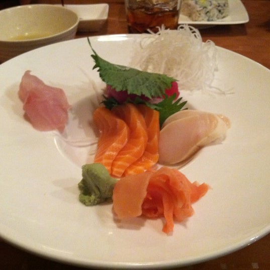 12/1/2011 tarihinde terri m.ziyaretçi tarafından Appare Japanese Steak House'de çekilen fotoğraf