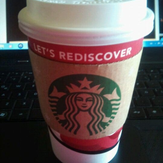 12/20/2011 tarihinde Maca K.ziyaretçi tarafından Starbucks'de çekilen fotoğraf