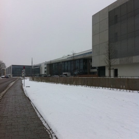 รูปภาพถ่ายที่ BMW Group Informationstechnologiezentrum (ITZ) โดย Dominik P. เมื่อ 1/27/2011