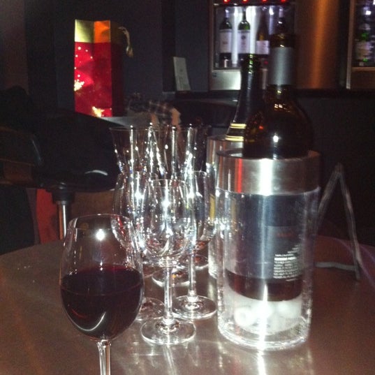 12/9/2011にScott  Margenau (ImageWorks Studio) M.がThe Tasting Room Wine Bar &amp; Shopで撮った写真