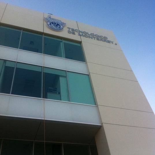 รูปภาพถ่ายที่ Tecnológico de Monterrey Sede Cancún โดย Tecnologico de Monterrey S. เมื่อ 6/25/2011