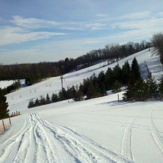 Photo taken at Hyland Ski and Snowboard Area by Justin S. on 3/17/2011