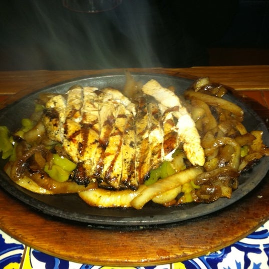 Photo taken at Chili&#39;s Grill &amp; Bar by Dennis A. on 5/3/2011