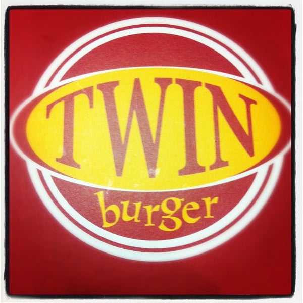 Photo taken at Twin Burger by Paulo I. on 10/20/2011