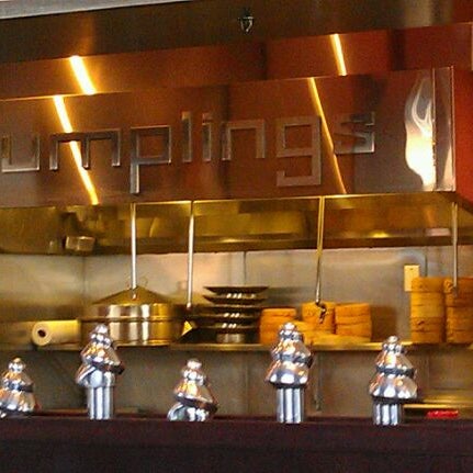 Foto tomada en Bangkok Joe&#39;s Thai Restaurant &amp; Dumpling Bar  por Doug V. el 11/28/2011