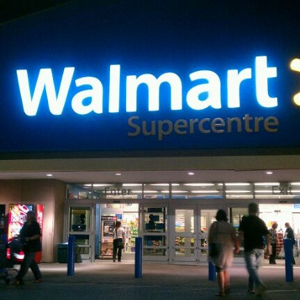 Das Foto wurde bei Walmart von Brigitte L. am 3/21/2012 aufgenommen