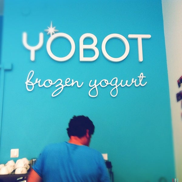 Photo taken at Yobot Frozen Yogurt by Janne P. on 7/15/2012