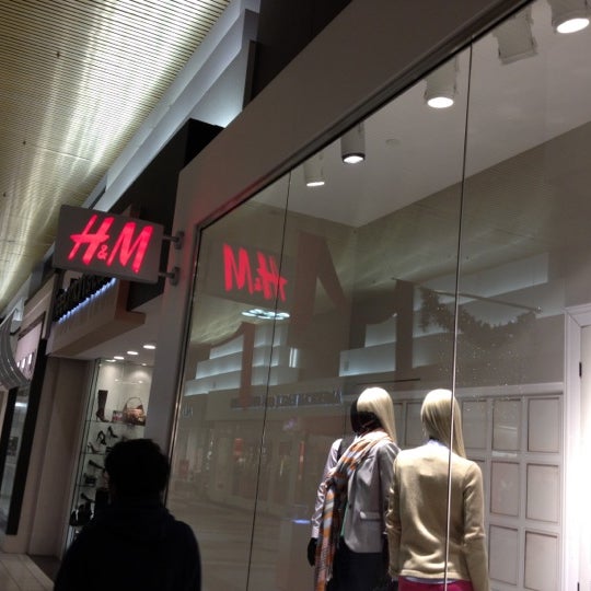 H M Now Closed West Vancouver BC